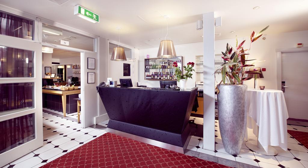 Home Hotel Bilan Κάρλσταντ Εξωτερικό φωτογραφία