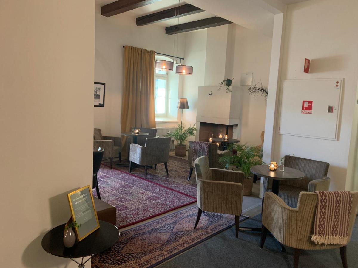 Home Hotel Bilan Κάρλσταντ Εξωτερικό φωτογραφία