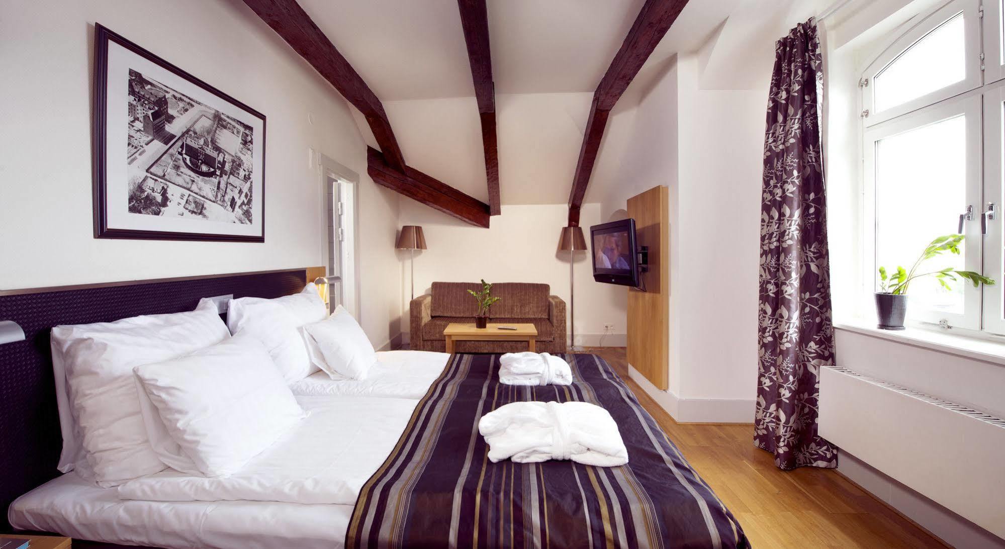 Home Hotel Bilan Κάρλσταντ Εξωτερικό φωτογραφία