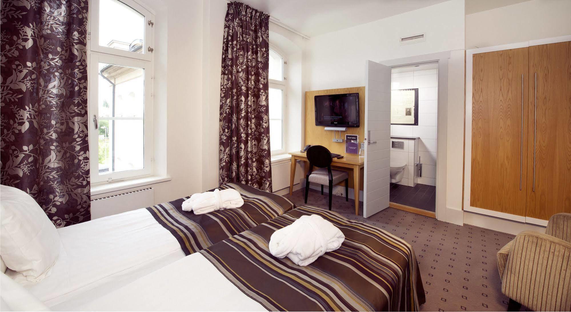 Home Hotel Bilan Κάρλσταντ Εξωτερικό φωτογραφία